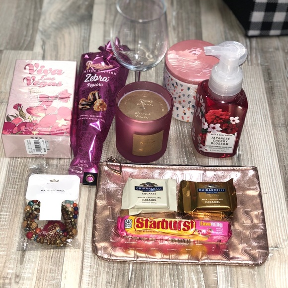 Gift box - Picture 1 of 4